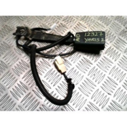 Attache ceinture avant droit TOYOTA YARIS 2 PHASE 1 d’occasion