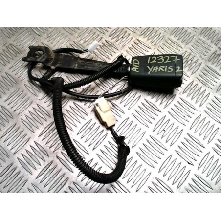 Attache ceinture avant droit TOYOTA YARIS 2 PHASE 1 d’occasion