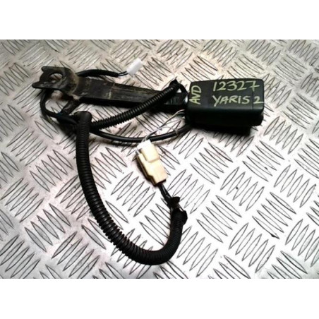 Attache ceinture avant droit TOYOTA YARIS 2 PHASE 1 d’occasion