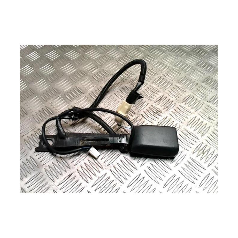 Attache ceinture avant droit TOYOTA YARIS 2 PHASE 1 d’occasion