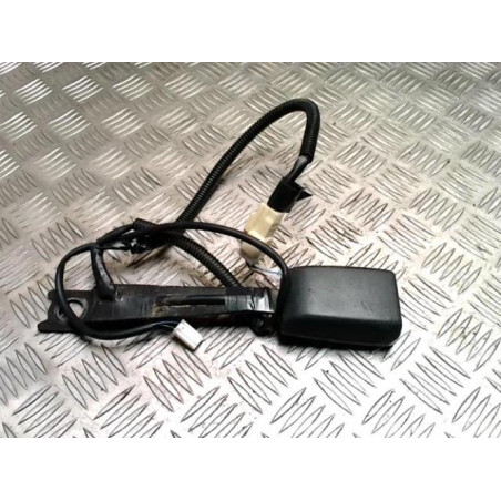 Attache ceinture avant droit TOYOTA YARIS 2 PHASE 1 d’occasion
