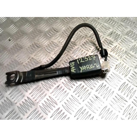 Attache ceinture avant gauche TOYOTA YARIS 2 PHASE 1 d’occasion