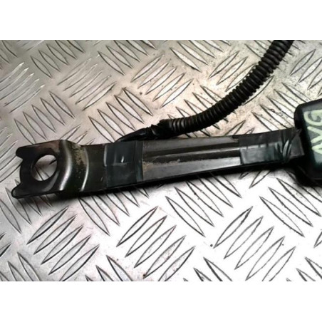 Attache ceinture avant gauche TOYOTA YARIS 2 PHASE 1 d’occasion