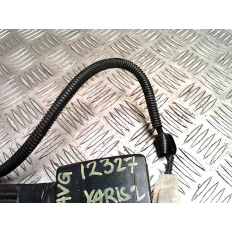 Attache ceinture avant gauche TOYOTA YARIS 2 PHASE 1 d’occasion