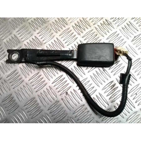 Attache ceinture avant gauche TOYOTA YARIS 2 PHASE 1 d’occasion