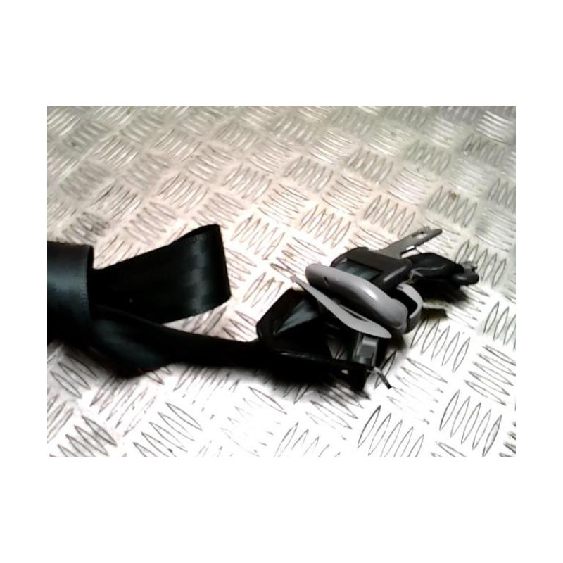 Ceinture arriere centrale TOYOTA YARIS 2 PHASE 2 d’occasion