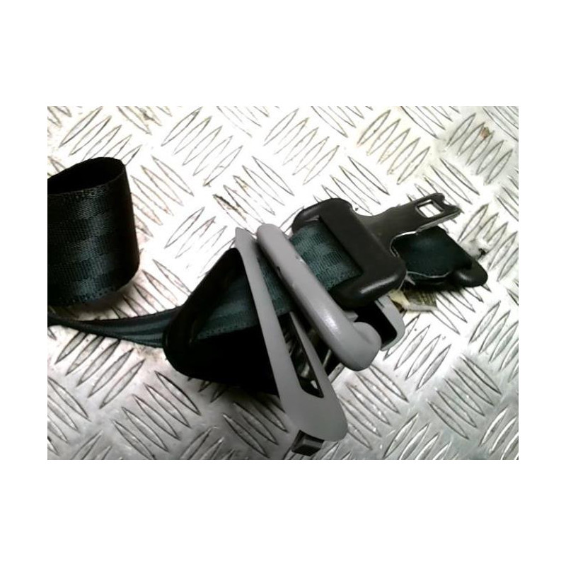 Ceinture arriere centrale TOYOTA YARIS 2 PHASE 2 d’occasion