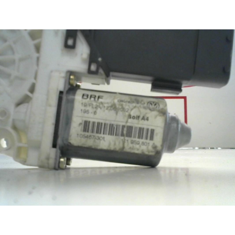 Mot. leve vitre avant gauche VOLKSWAGEN POLO 1.4 16V d’occasion