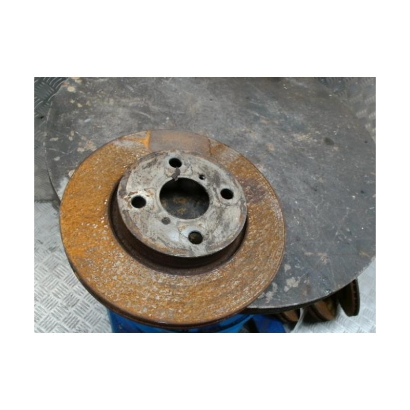 Disque avant gauche (freinage) TOYOTA YARIS 2 PHASE 2 d’occasion