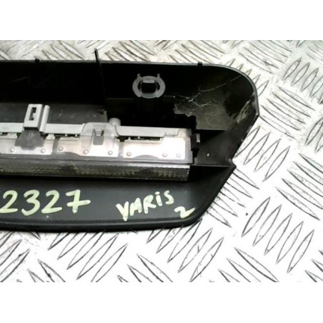 Feu arriere stop central TOYOTA YARIS 2 PHASE 1 d’occasion