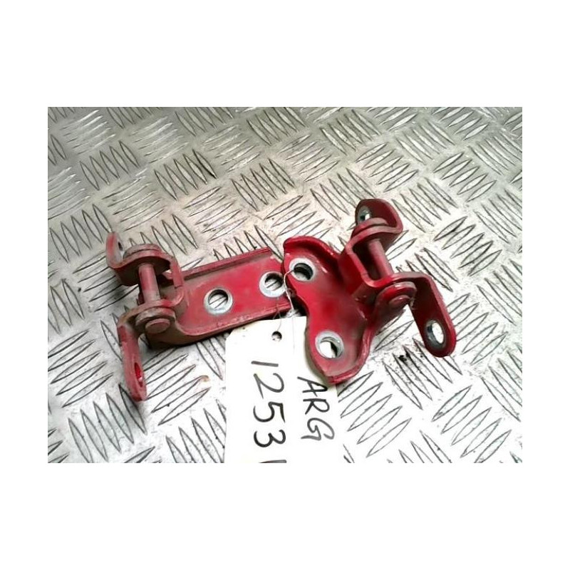 Charniere de porte arriere gauche TOYOTA YARIS 2 PHASE 2 d’occasion