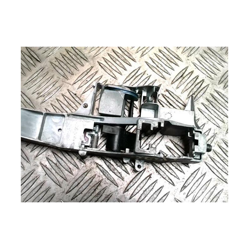 Support poignee porte avant gauche PEUGEOT 208 1 PHASE 1 d’occasion