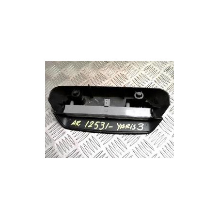 Feu arriere stop central TOYOTA YARIS 2 PHASE 2 d’occasion