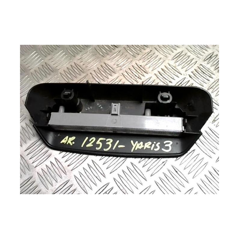Feu arriere stop central TOYOTA YARIS 2 PHASE 2 d’occasion