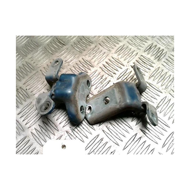 Charniere de porte arriere droit TOYOTA YARIS 2 PHASE 1 d’occasion