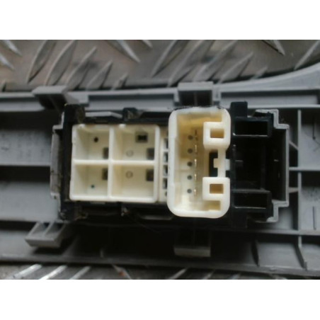 Interrupteur de leve vitre avant droit TOYOTA YARIS 2 PHASE 1 d’occasion