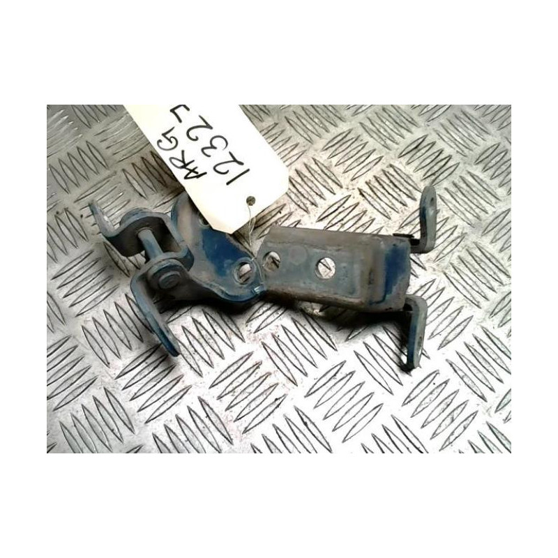 Charniere de porte arriere gauche TOYOTA YARIS 2 PHASE 1 d’occasion