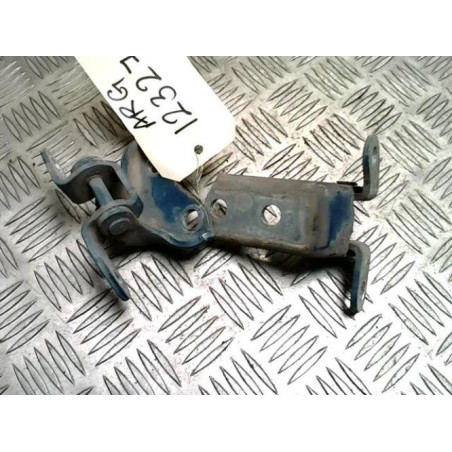 Charniere de porte arriere gauche TOYOTA YARIS 2 PHASE 1 d’occasion