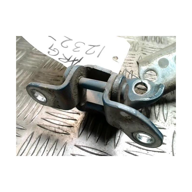 Charniere de porte arriere gauche TOYOTA YARIS 2 PHASE 1 d’occasion