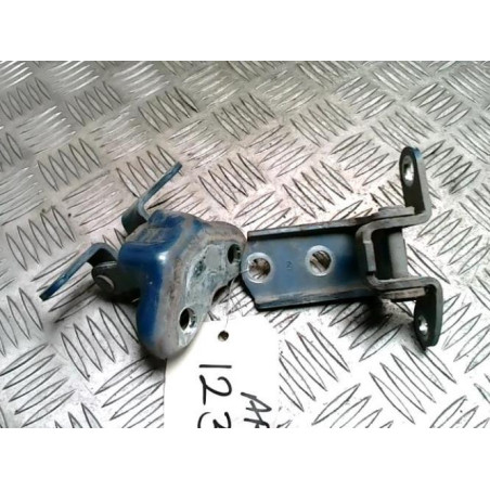 Charniere de porte arriere gauche TOYOTA YARIS 2 PHASE 1 d’occasion