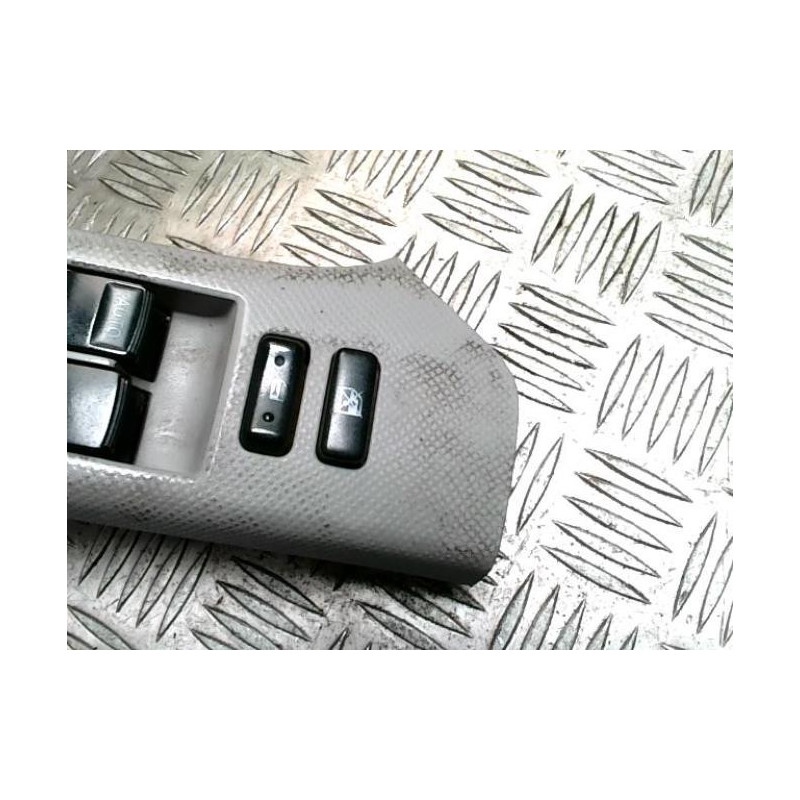 Interrupteur de leve vitre avant gauche TOYOTA YARIS 2 PHASE 1 d’occasion