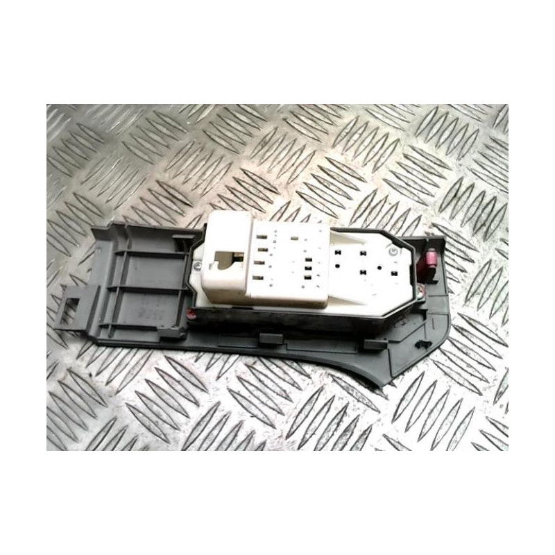 Interrupteur de leve vitre avant gauche TOYOTA YARIS 2 PHASE 1 d’occasion
