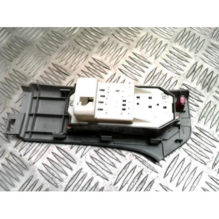 Interrupteur de leve vitre avant gauche TOYOTA YARIS 2 PHASE 1 d’occasion