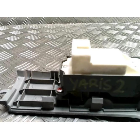 Interrupteur de leve vitre avant gauche TOYOTA YARIS 2 PHASE 1 d’occasion