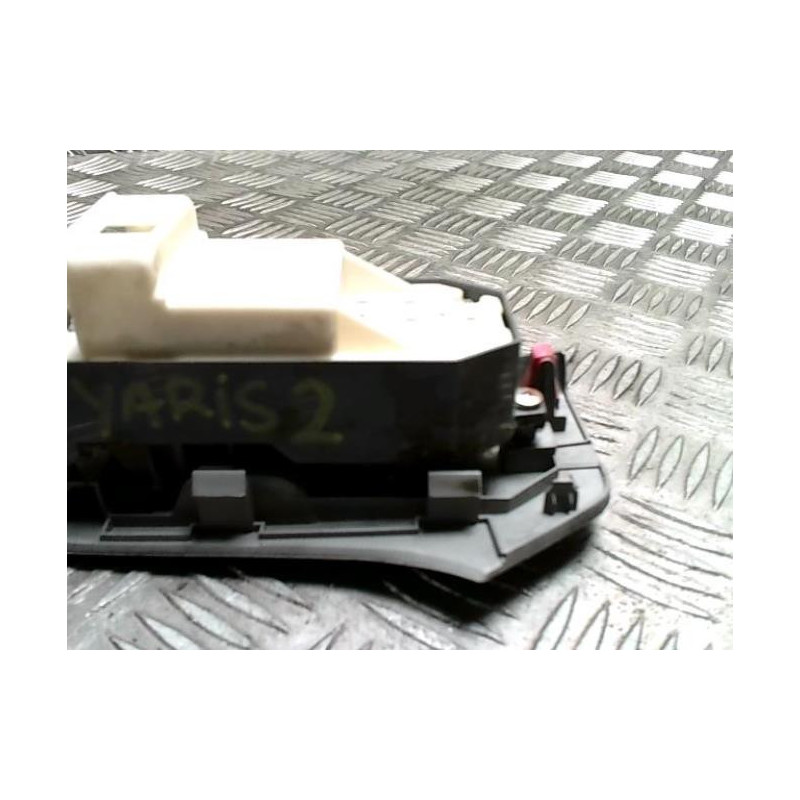 Interrupteur de leve vitre avant gauche TOYOTA YARIS 2 PHASE 1 d’occasion