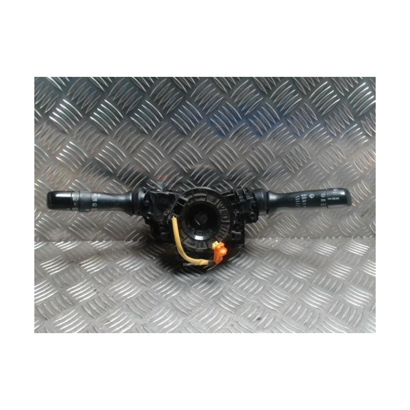 Com (Bloc Contacteur Tournant+Commodo Essuie Glace+Commodo Phare) TOYOTA YARIS 2 PHASE 1 d’occasion