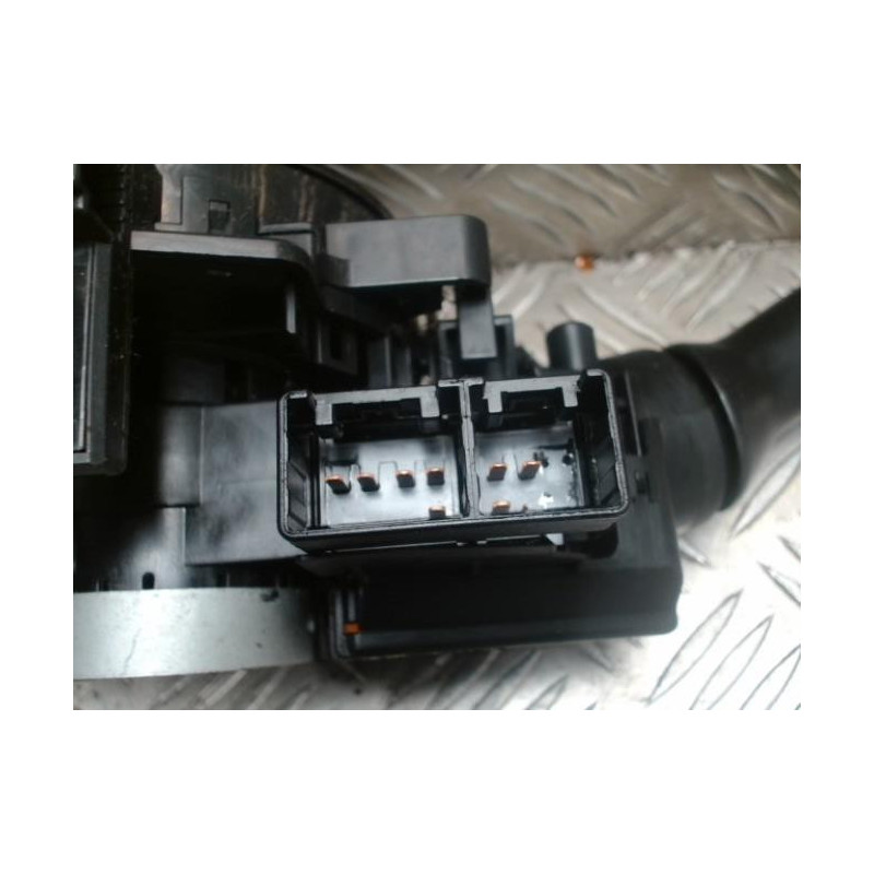 Com (Bloc Contacteur Tournant+Commodo Essuie Glace+Commodo Phare) TOYOTA YARIS 2 PHASE 1 d’occasion