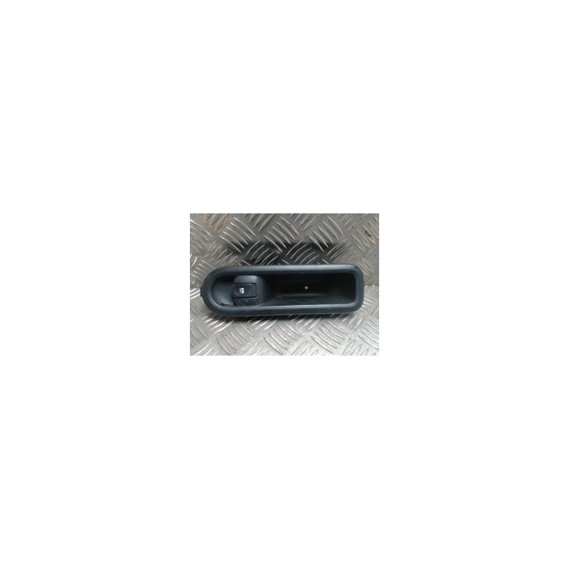 Interrupteur de leve vitre avant droit RENAULT TWINGO 2 PHASE 1 d’occasion