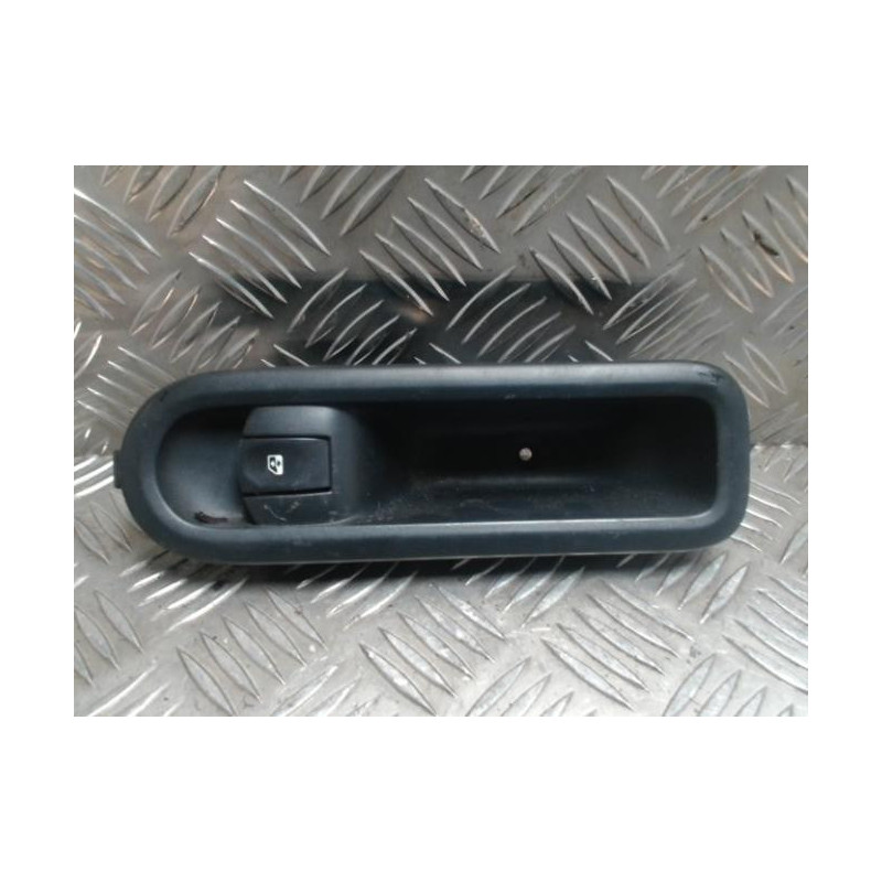 Interrupteur de leve vitre avant droit RENAULT TWINGO 2 PHASE 1 d’occasion