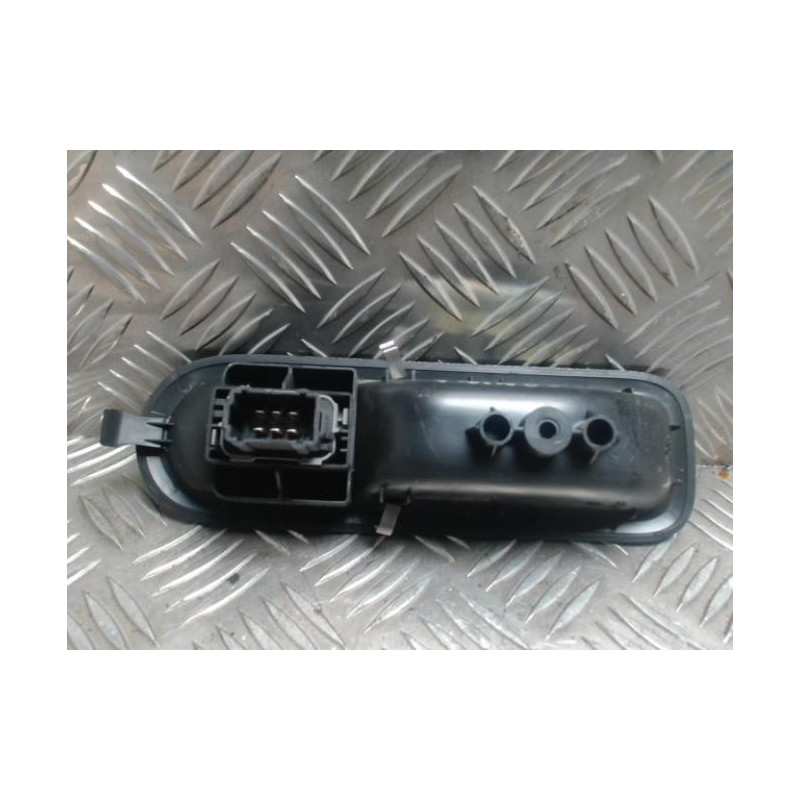 Interrupteur de leve vitre avant droit RENAULT TWINGO 2 PHASE 1 d’occasion