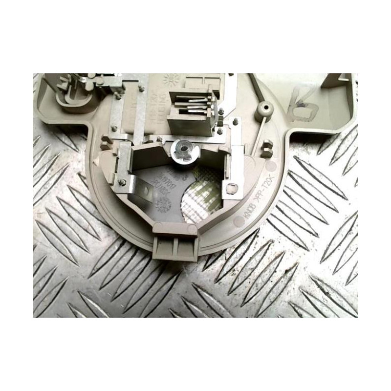 Eclairage de plafonnier NISSAN MICRA 3 PHASE 1 d’occasion