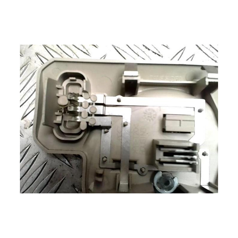 Eclairage de plafonnier NISSAN MICRA 3 PHASE 1 d’occasion