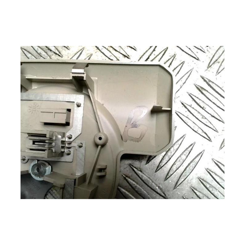 Eclairage de plafonnier NISSAN MICRA 3 PHASE 1 d’occasion