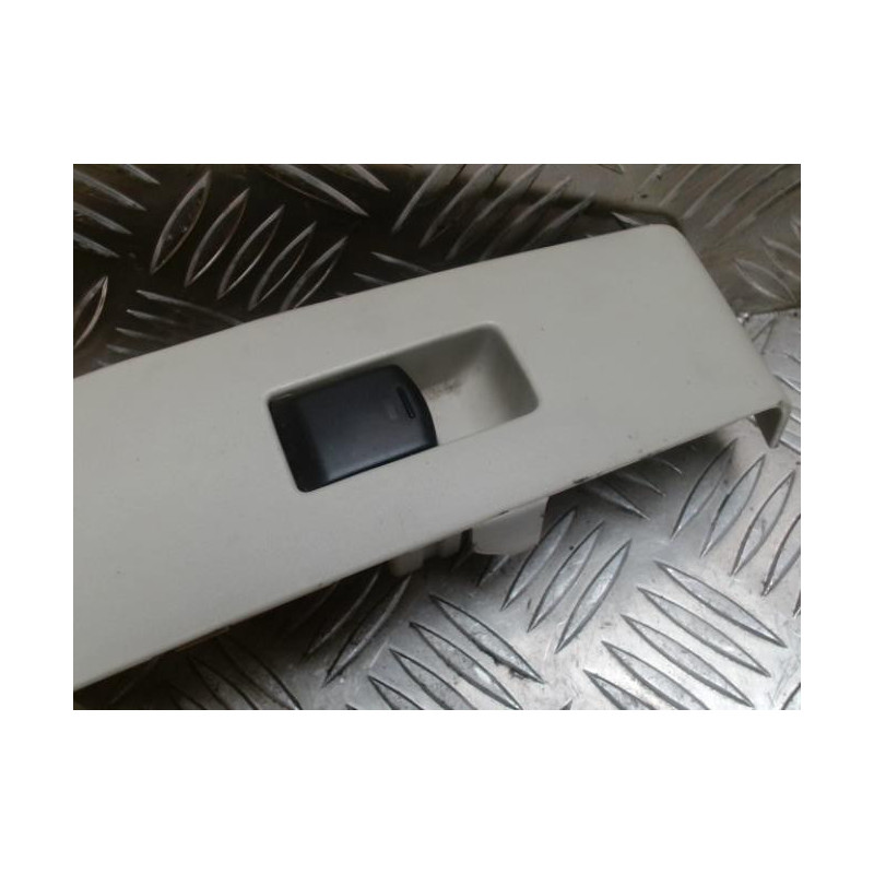 Interrupteur de leve vitre avant droit NISSAN MICRA 3 PHASE 1 d’occasion