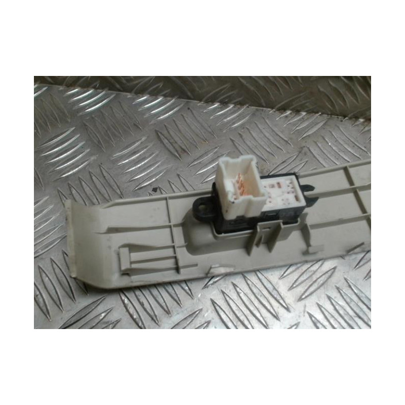 Interrupteur de leve vitre avant droit NISSAN MICRA 3 PHASE 1 d’occasion
