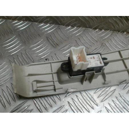 Interrupteur de leve vitre avant droit NISSAN MICRA 3 PHASE 1 d’occasion