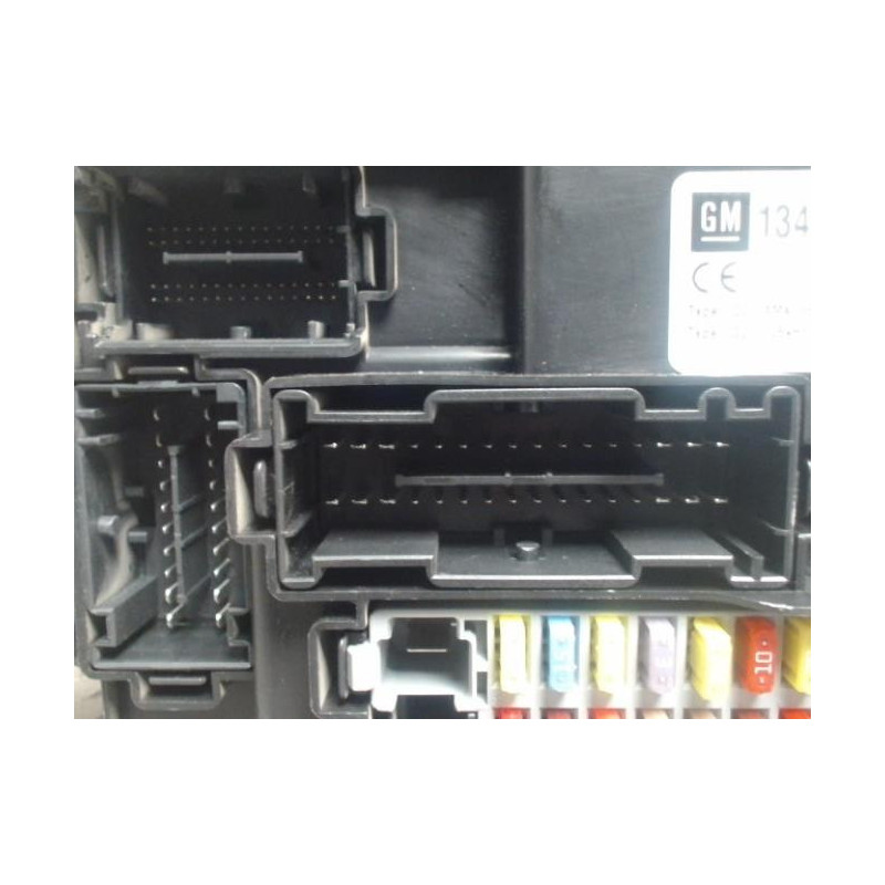 Porte fusible OPEL MERIVA B PHASE 1 d’occasion