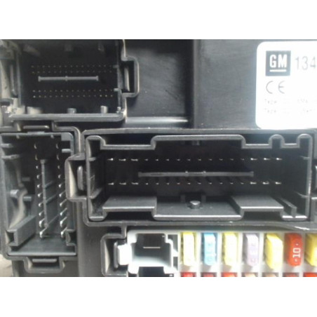 Porte fusible OPEL MERIVA B PHASE 1 d’occasion