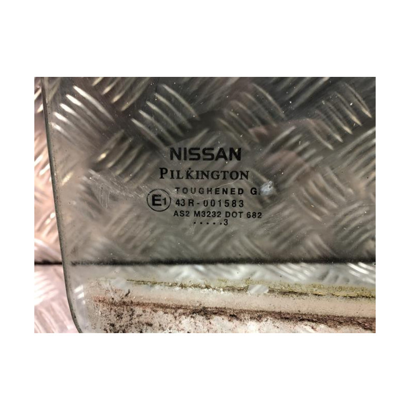 Vitre avant droit NISSAN  d’occasion