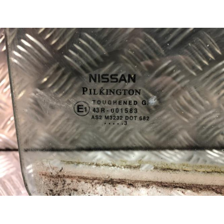 Vitre avant droit NISSAN  d’occasion