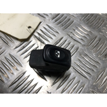 Interrupteur de leve vitre avant droit RENAULT KANGOO 1 PHASE 2 d’occasion