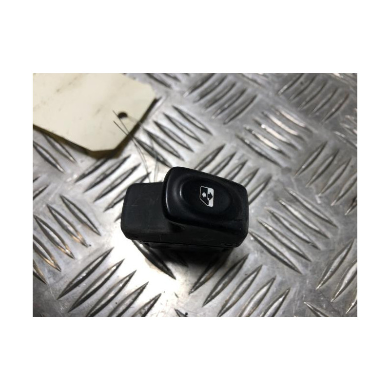 Interrupteur de leve vitre avant droit RENAULT KANGOO 1 PHASE 2 d’occasion