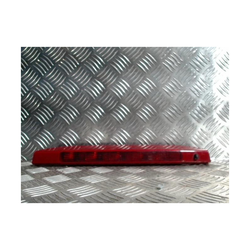 Feu arriere stop central RENAULT CLIO 3 PHASE 1 BREAK d’occasion
