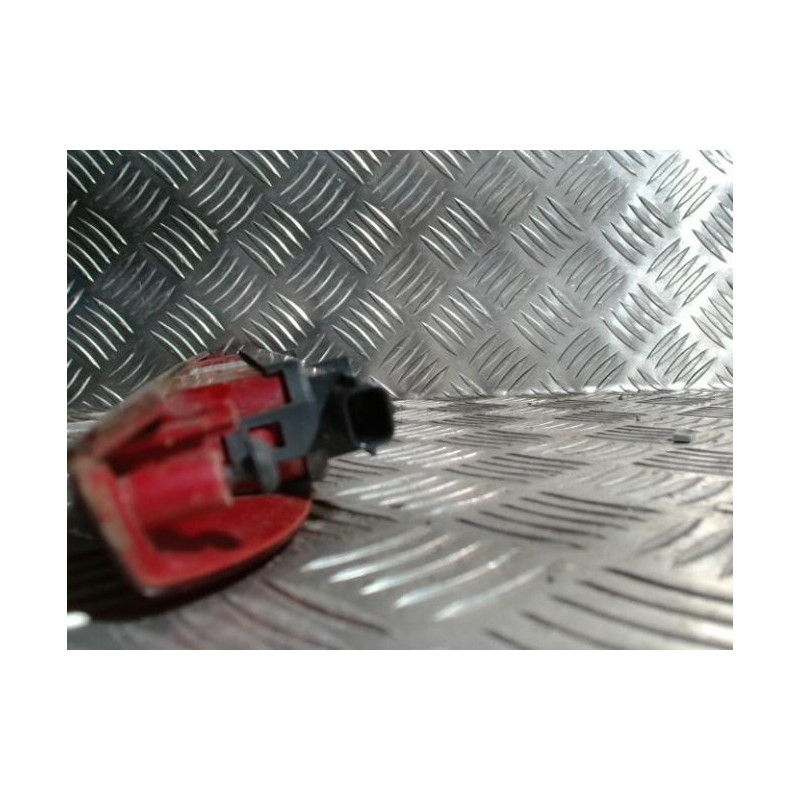 Feu arriere stop central RENAULT CLIO 3 PHASE 1 BREAK d’occasion