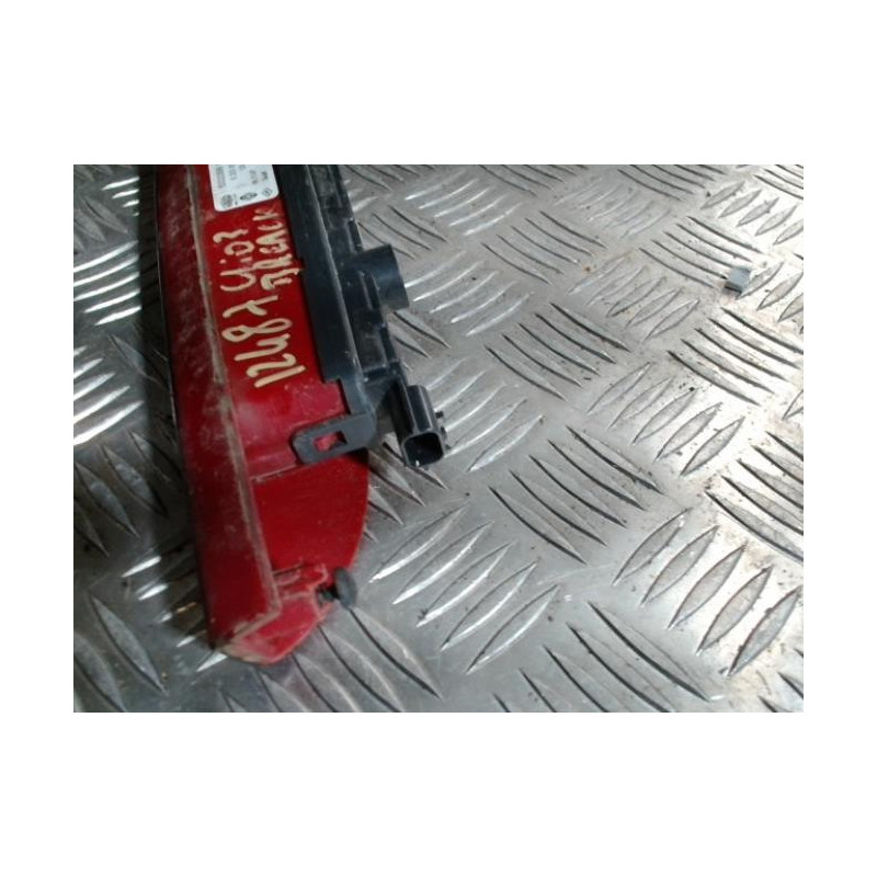 Feu arriere stop central RENAULT CLIO 3 PHASE 1 BREAK d’occasion