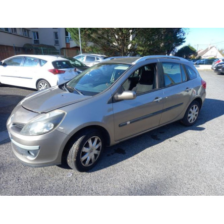 Feu arriere stop central RENAULT CLIO 3 PHASE 1 BREAK d’occasion